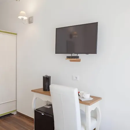 Donna Margherita & 4*