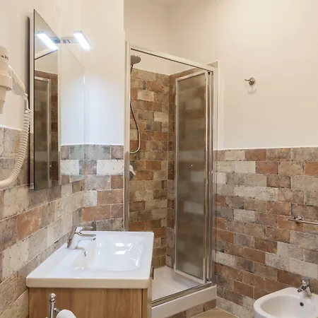 Donna Margherita & 4*