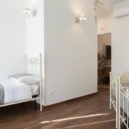 Donna Margherita Suite&rooms Affittacamere 3*